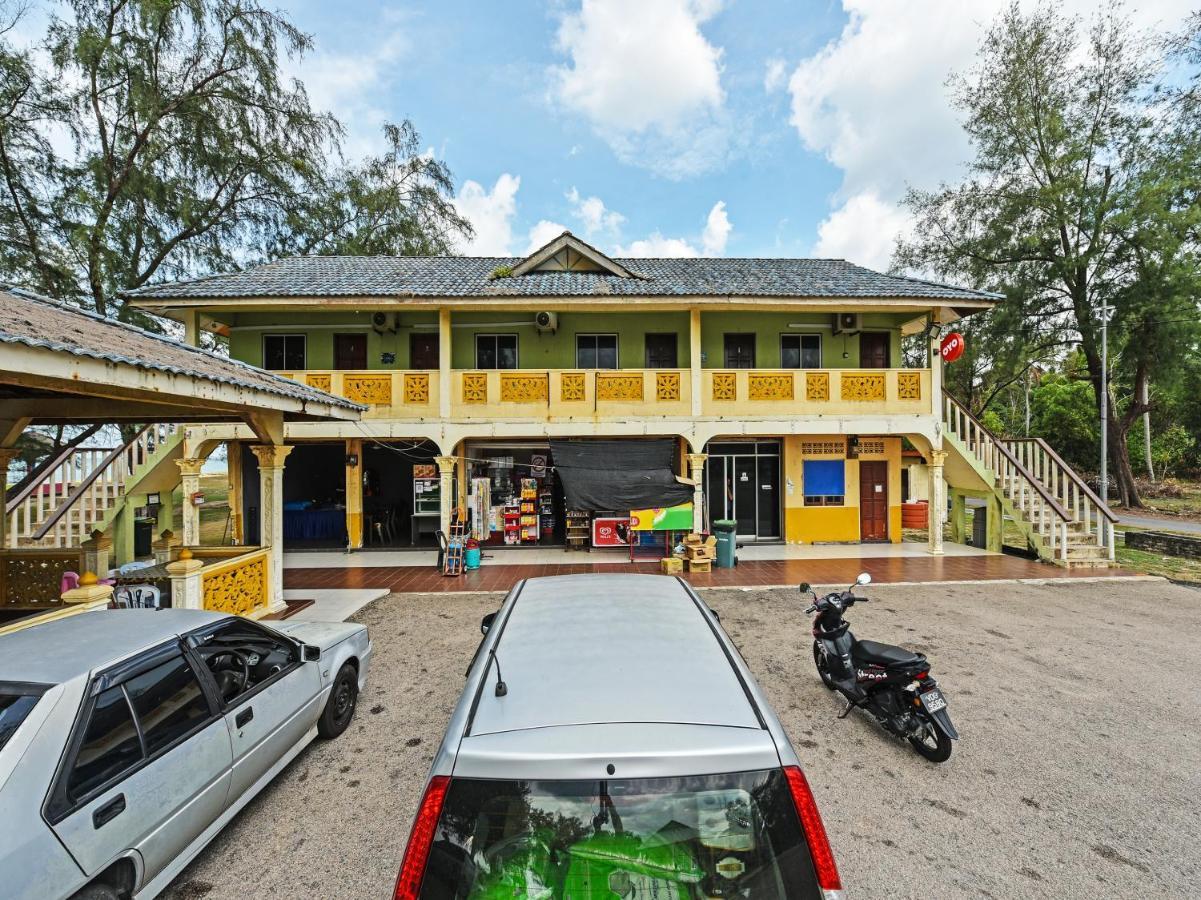 Oyo 90315 Chalet Pantai Rantau Panjang Kuala Rompin Dış mekan fotoğraf