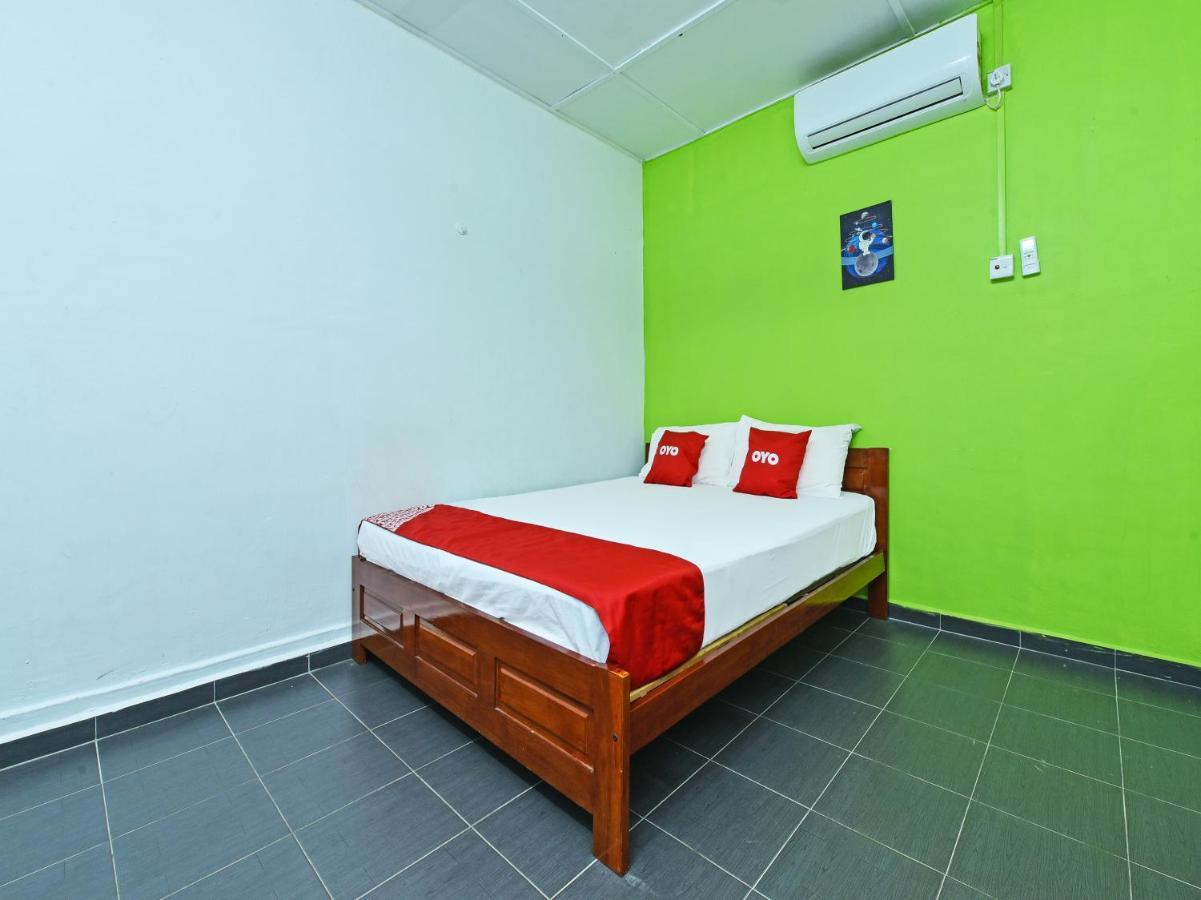 Oyo 90315 Chalet Pantai Rantau Panjang Kuala Rompin Dış mekan fotoğraf