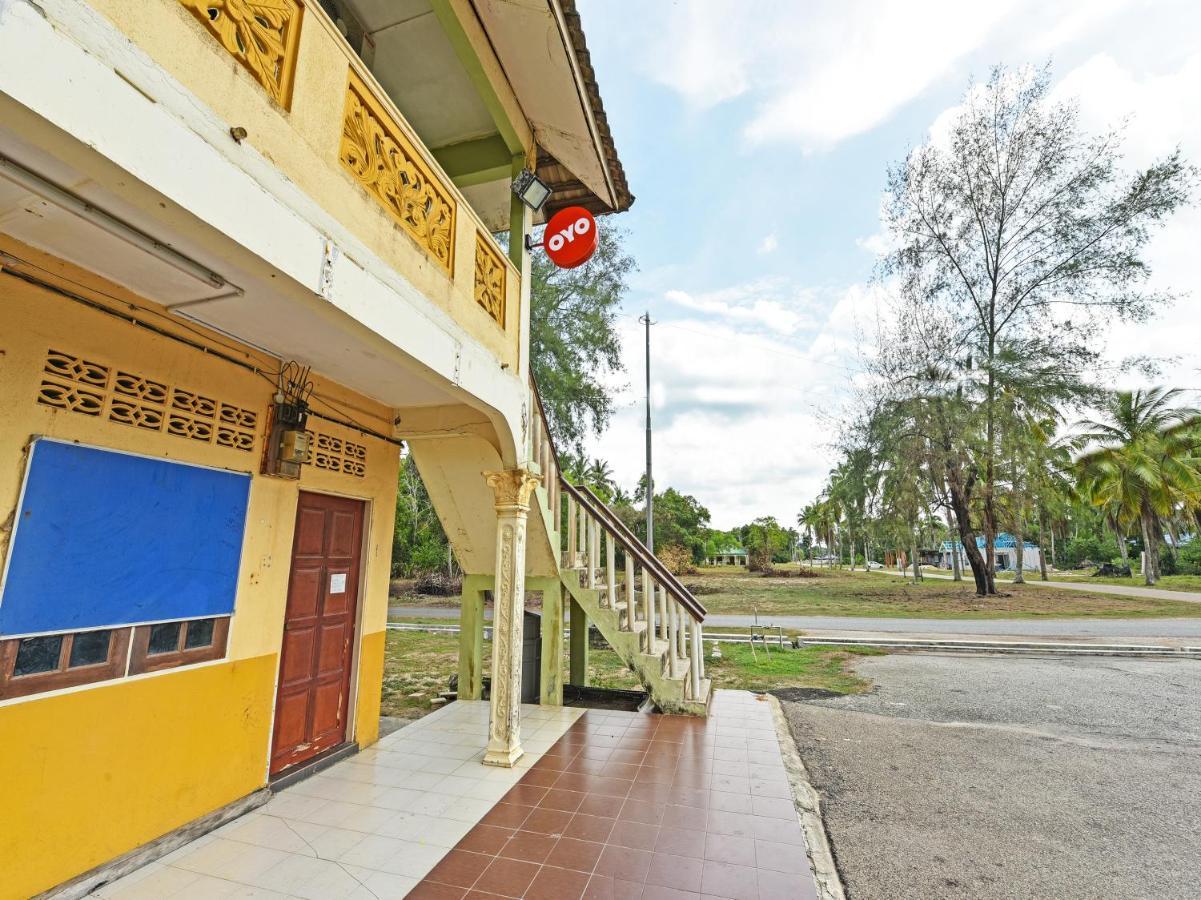 Oyo 90315 Chalet Pantai Rantau Panjang Kuala Rompin Dış mekan fotoğraf
