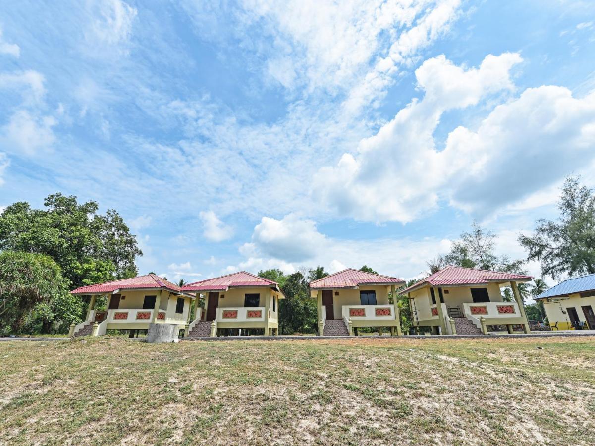 Oyo 90315 Chalet Pantai Rantau Panjang Kuala Rompin Dış mekan fotoğraf