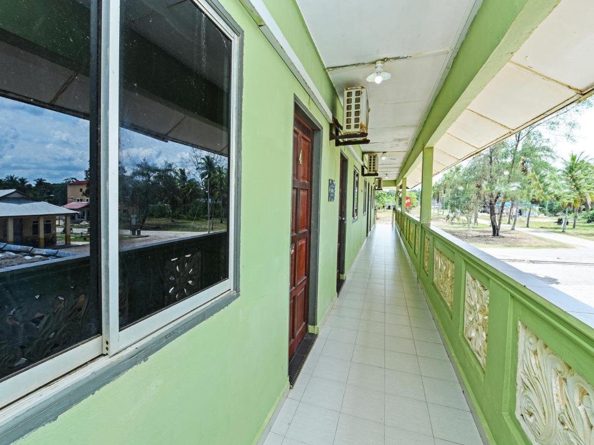 Oyo 90315 Chalet Pantai Rantau Panjang Kuala Rompin Dış mekan fotoğraf